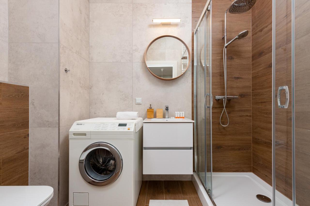 Forum Wola Jana Kazimierza Apartment By Noclegi Renters Warsaw Ngoại thất bức ảnh