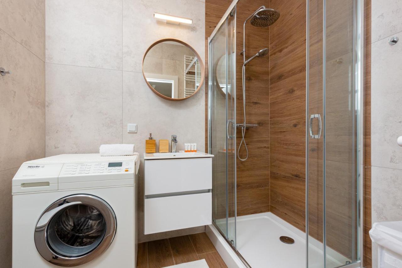 Forum Wola Jana Kazimierza Apartment By Noclegi Renters Warsaw Ngoại thất bức ảnh