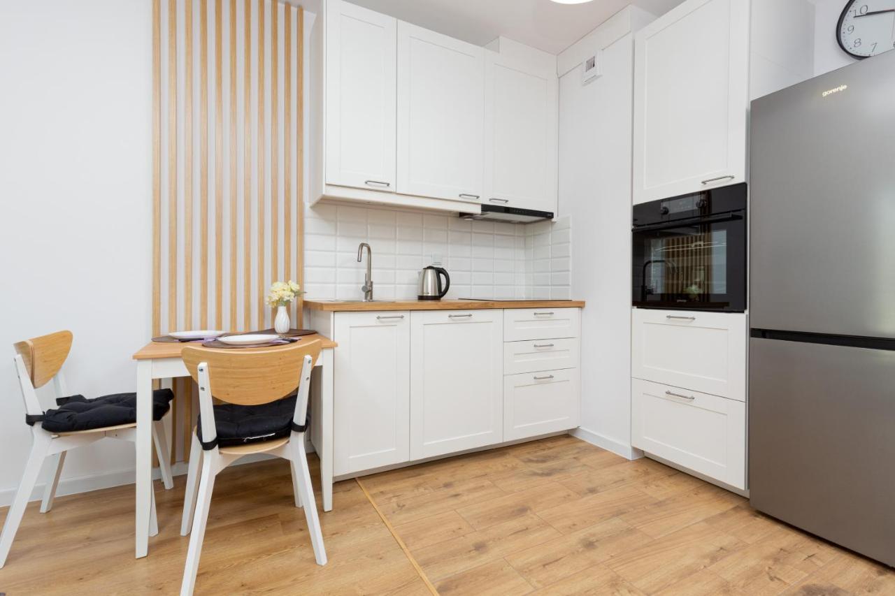 Forum Wola Jana Kazimierza Apartment By Noclegi Renters Warsaw Ngoại thất bức ảnh