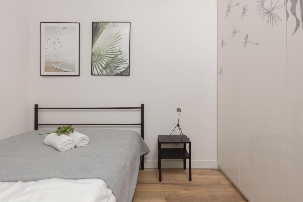 Forum Wola Jana Kazimierza Apartment By Noclegi Renters Warsaw Ngoại thất bức ảnh